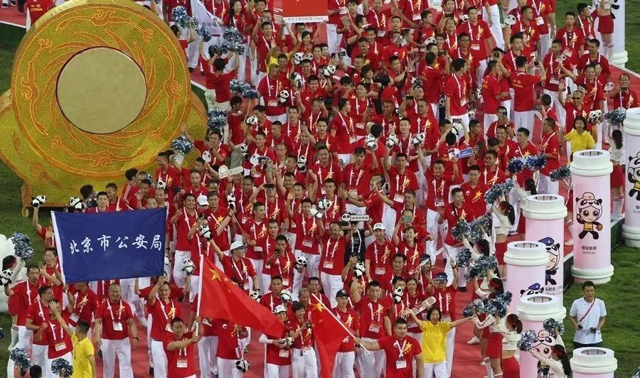 日本队教练压力巨大！，科维托娃遭遇五持续失利观众掌声雷动(女子擂台被陪练击腹吐水)