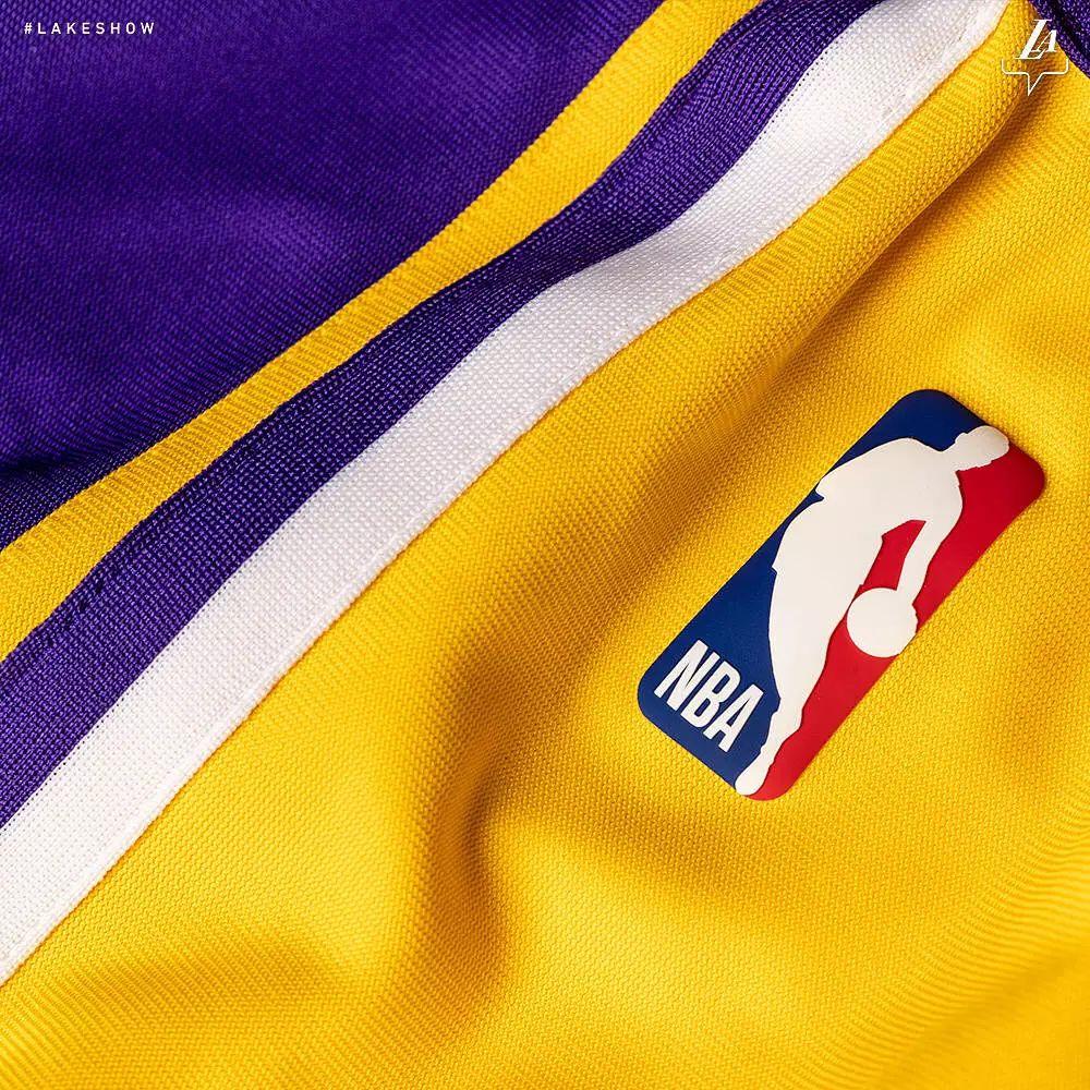 社区盾倒计时；洛杉矶湖人清晨手感冰凉；细节引发关注；震撼外界；球队文化再被提及的简单介绍