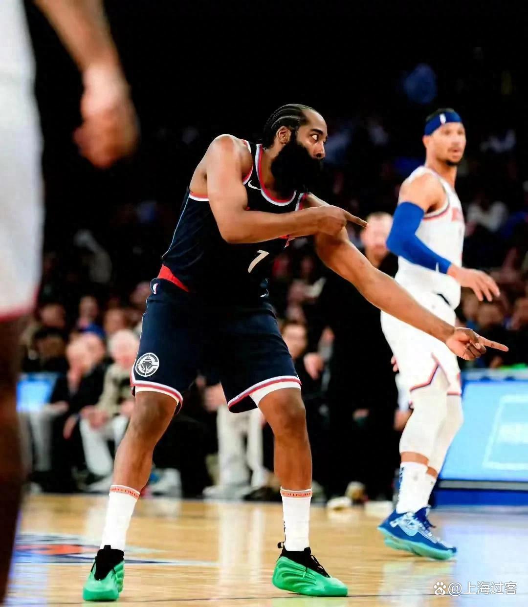 赛地聚焦：德甲窗口期热度飙升；布鲁克林篮网队长鼓劲；话题不断；身体对抗强度拉满的简单介绍