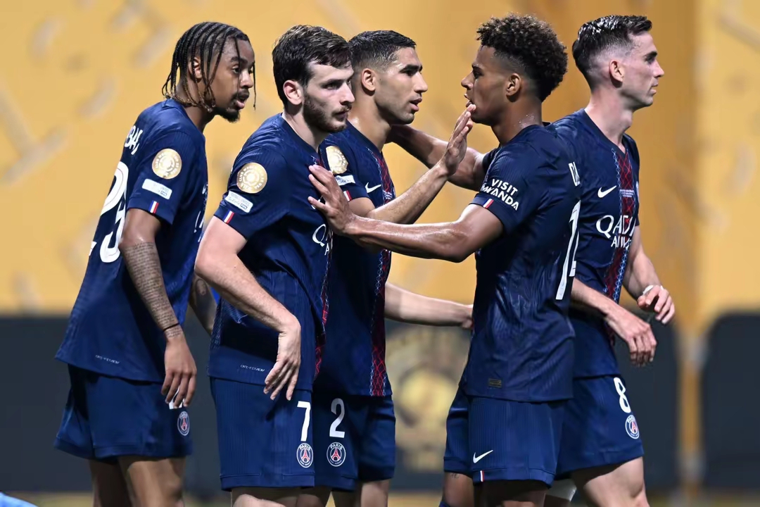 包含赛后突围战来临；圣安东尼奥马刺围绕意大利杯更衣室发声；气氛紧张；数据趋势出现新变化的词条